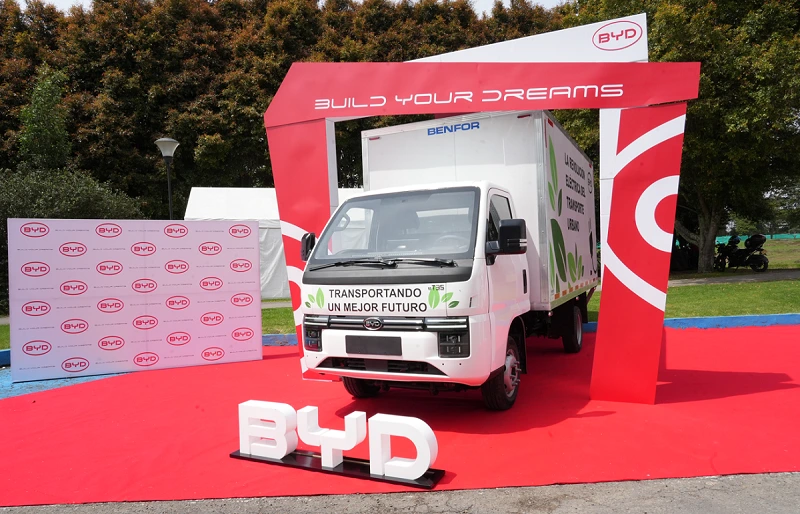 BYD transforma la logística urbana en Colombia con camiones 100% eléctricos