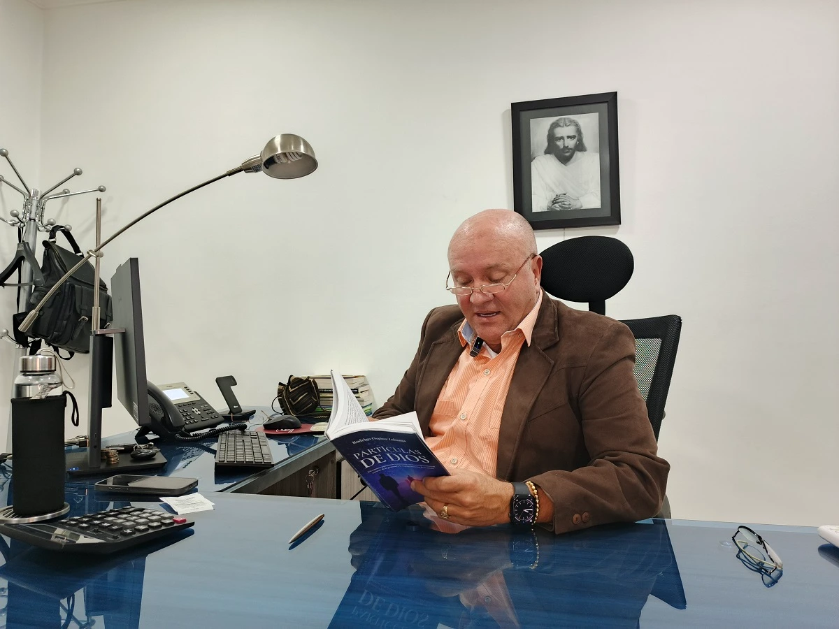 Nunca estuvimos tan conectados: la reflexión de Rodrigo Ospina sobre la soledad digital