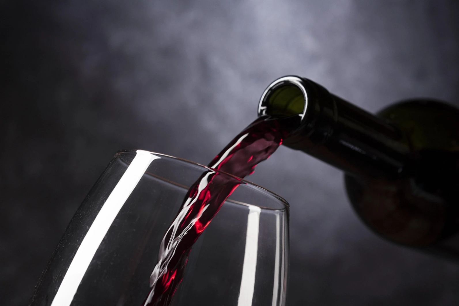 El vino se vuelve cotidiano: la transformación del consumo en Colombia